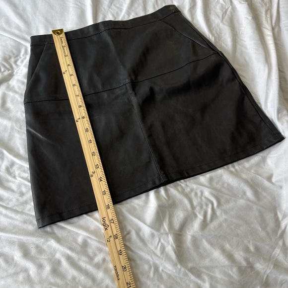 Shinestar Black Faux Leather Indie Goth Mini Skirt - Picture 4 of 5